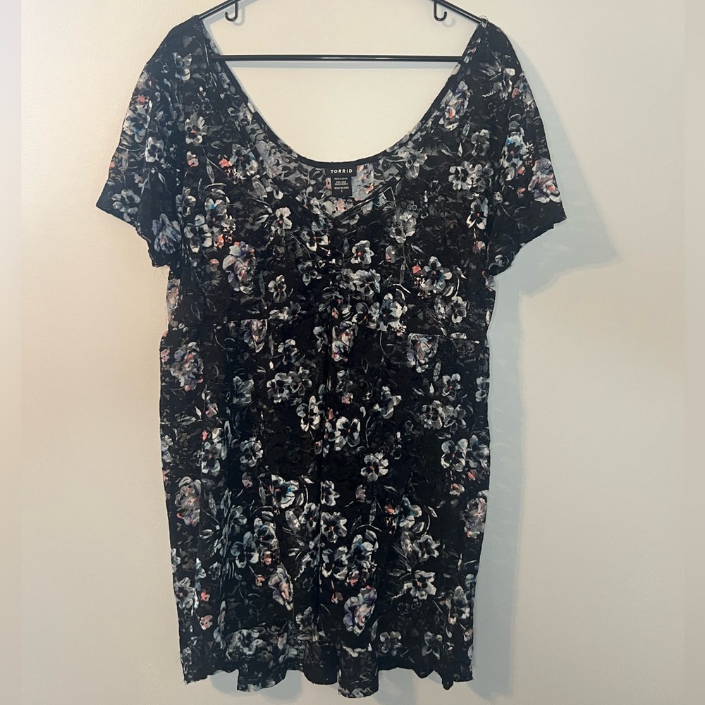 Torrid - Black Floral Lace Short Sleeve Top